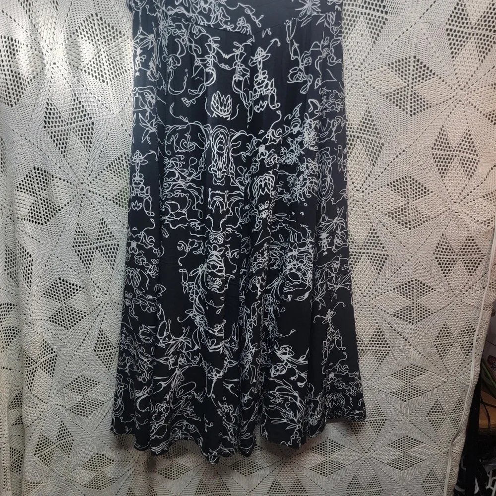 Soft surroundings size medium petite maxi skirt. 100% viscose. Black & White